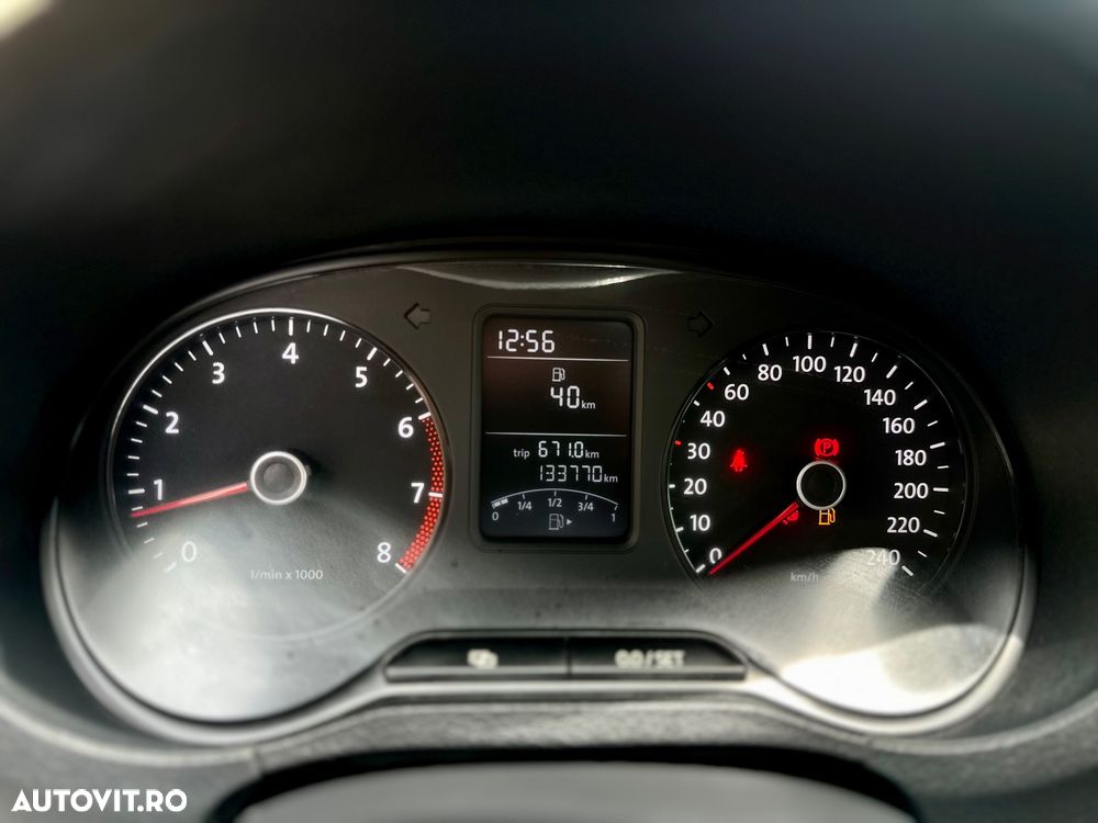 Volkswagen Polo 1.2 TSI MATCH - 8