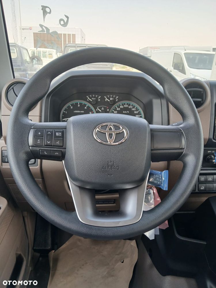Toyota Land Cruiser - 38