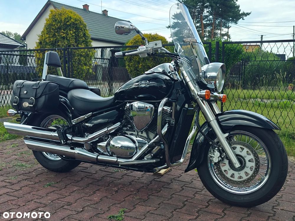 Suzuki Intruder - 1