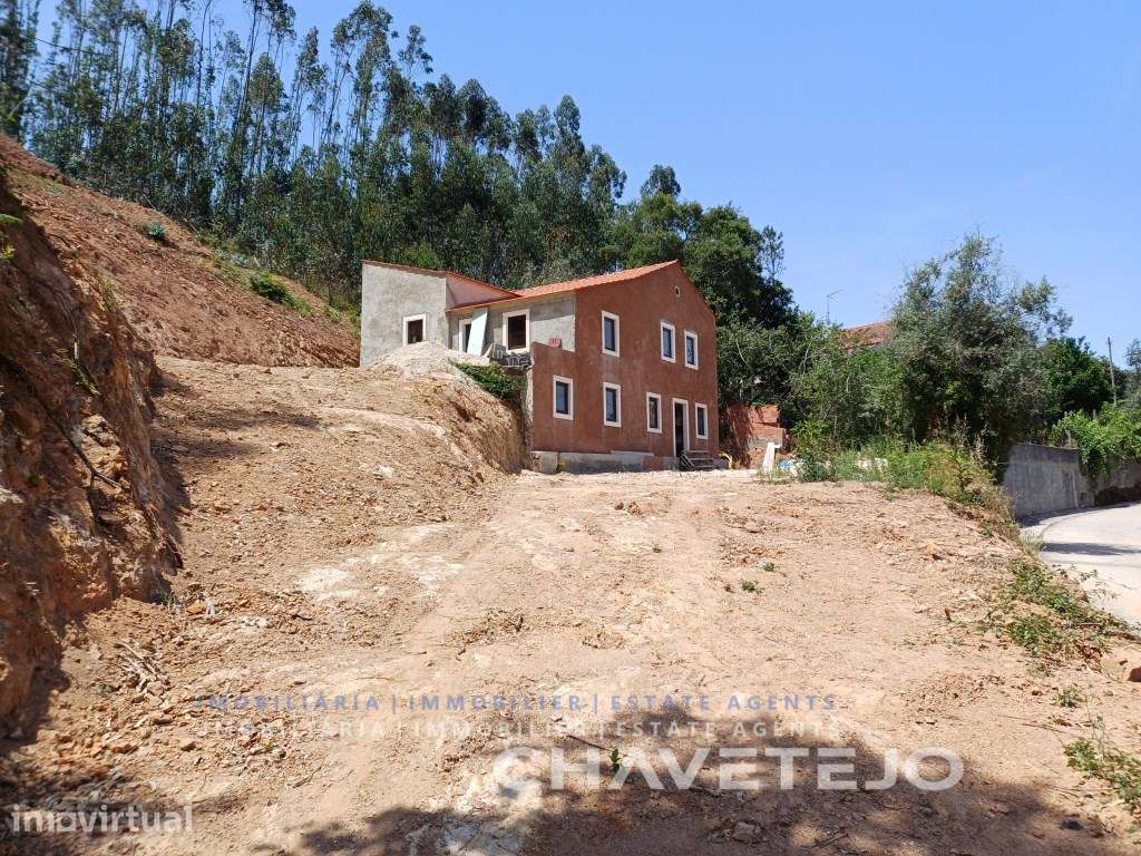Casa antiga de pedra parcialmente renovada, T3, no caminho de pereg... - Grande imagem: 2/60