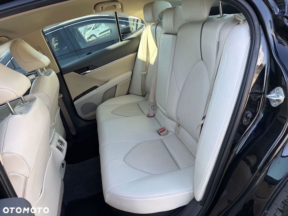 Toyota Camry 2.5 Hybrid Executive CVT - 10