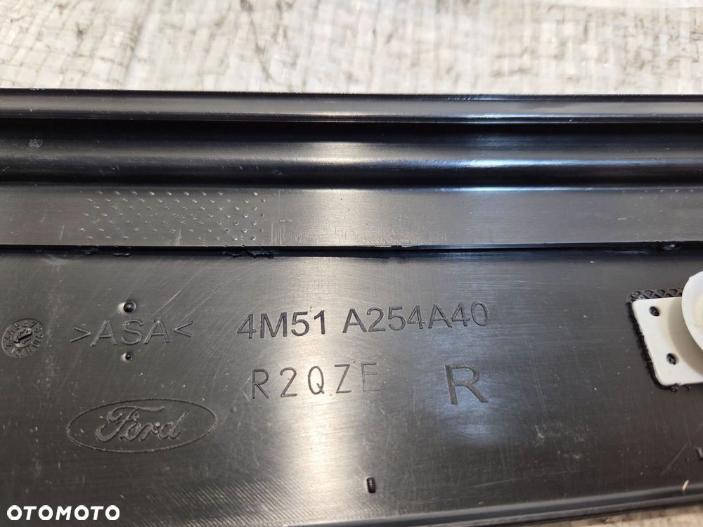 FORD FOCUS MK2 PRAWA TYŁ  LISTWA OSŁONA SŁUPKA DRZWI SZYBY 4M51A254A40-AF - 7