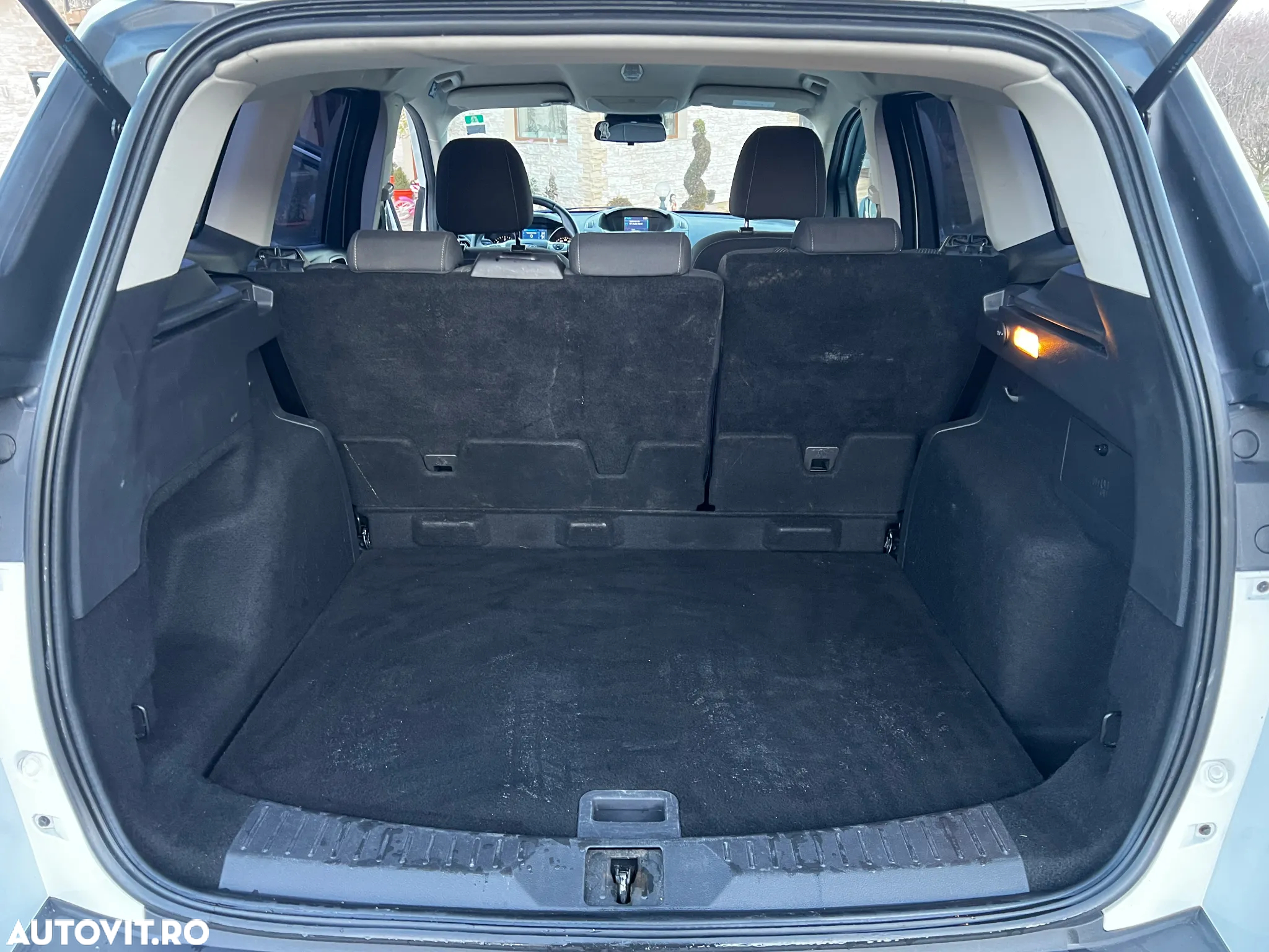 Ford Kuga 2.0 TDCi 2WD ST-Line - 32