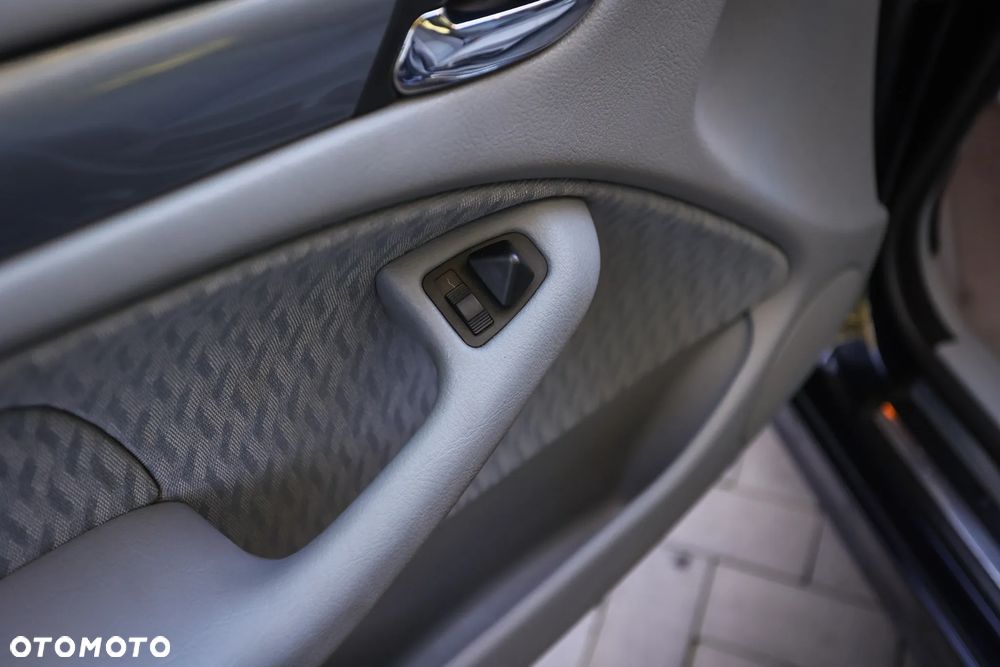 BMW Seria 3 323i - 13