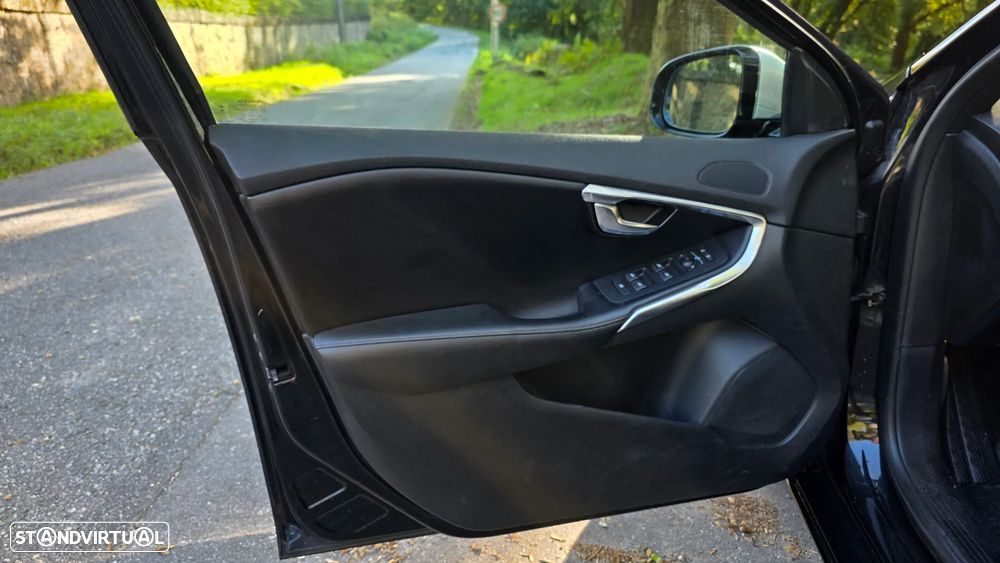 Volvo V40 D2 R Design - 18