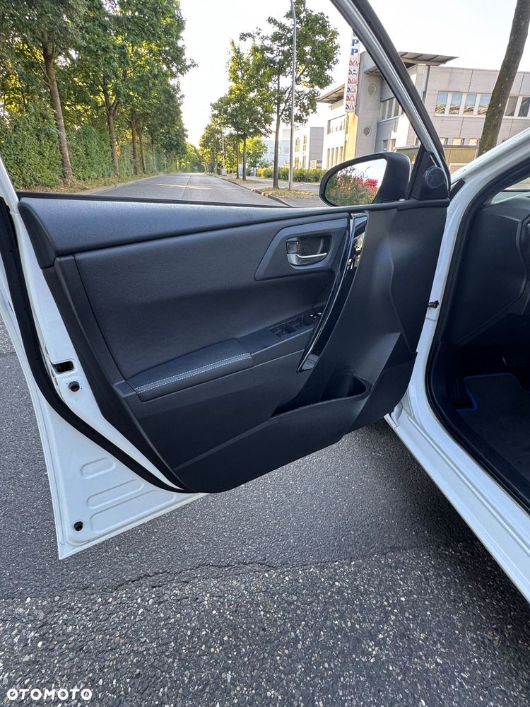 Toyota Auris 1.8 HSD Luna - 19