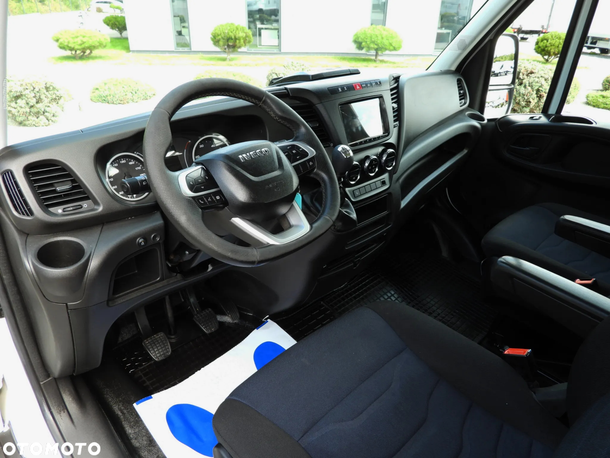 Iveco DAILY 35C16 WYWROTKA PODWÓJNA KABINA DOKA 6 MIEJSC TEMPOMAT NAWIGACJA BLIŹNIACZE KOŁA KLIMATYZACJA 160KM [ 344567 ] - 3
