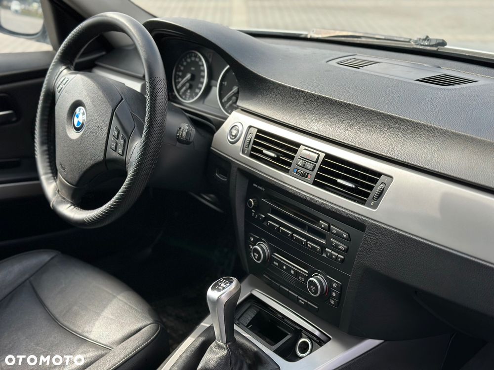 BMW Seria 3 318d - 11