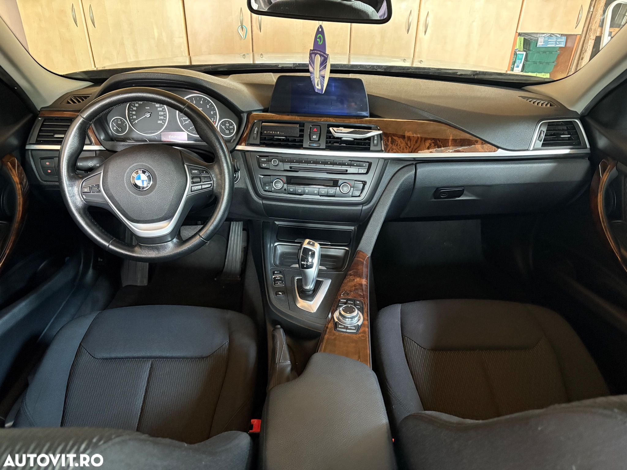 BMW Seria 3 320i Aut. - 5