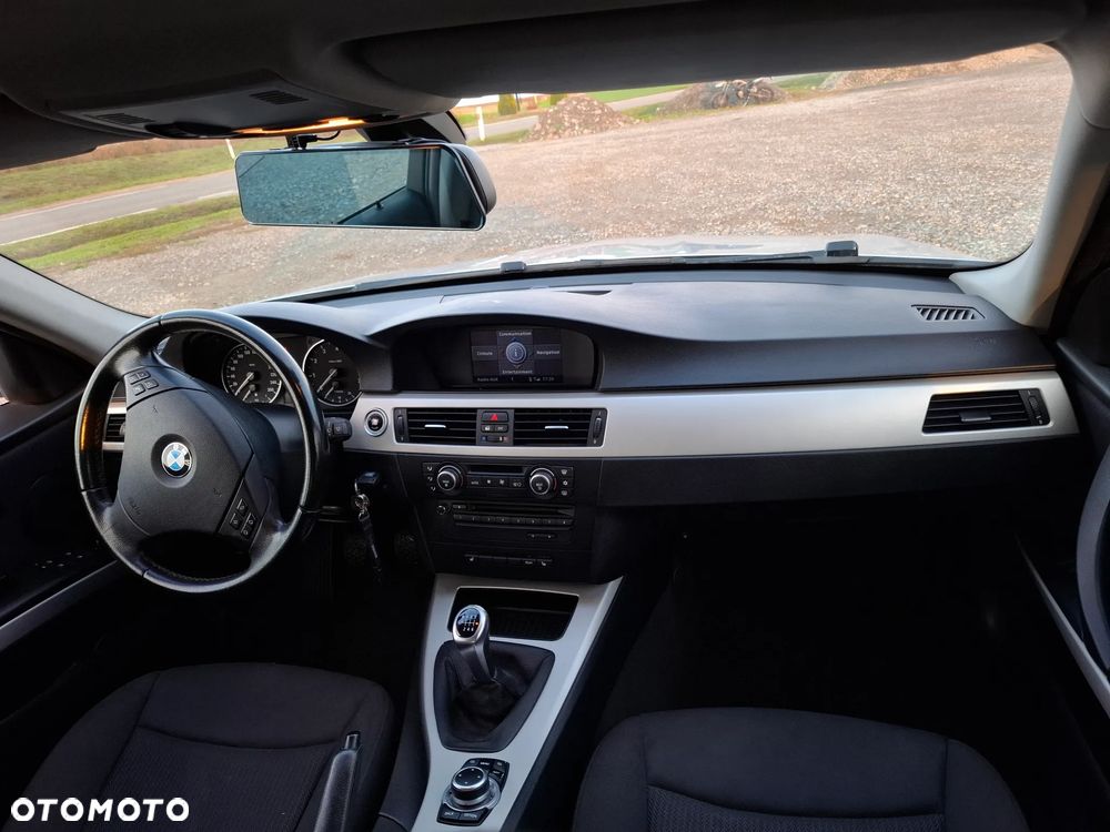 BMW Seria 3 320i - 9