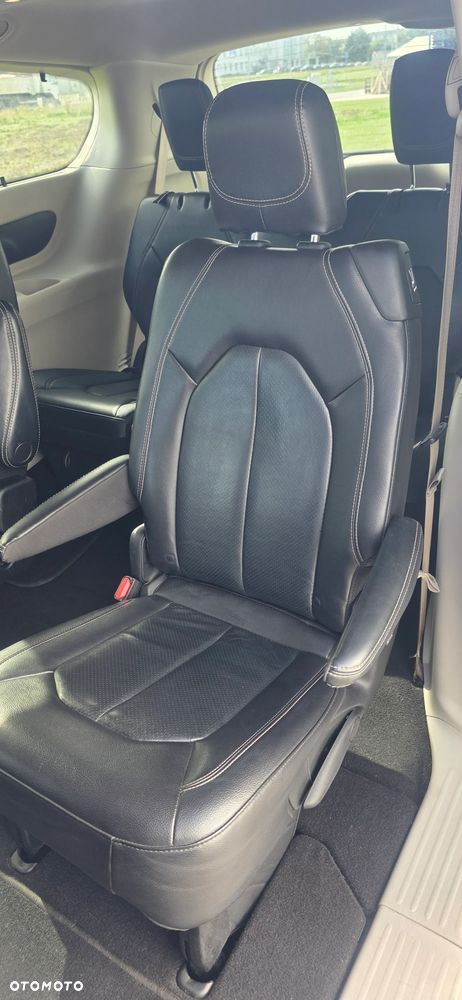Chrysler Pacifica - 34