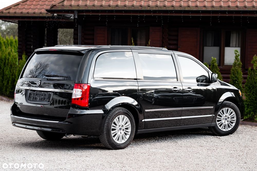 Lancia Voyager 3.6 Platinum - 14