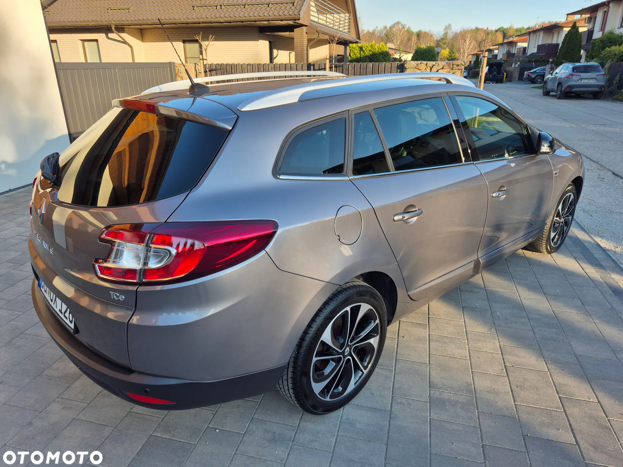 Renault Megane Grandtour ENERGY TCe 130 Start & Stop Bose Edition - 28