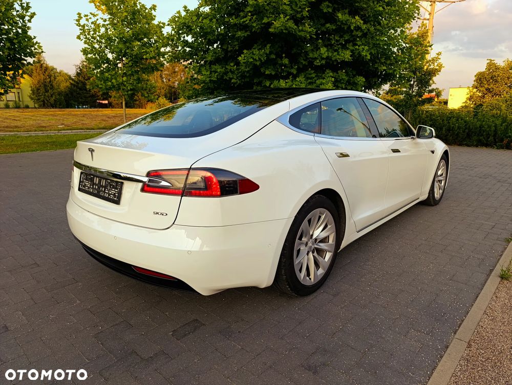 Tesla Model S Long Range Plus - 33
