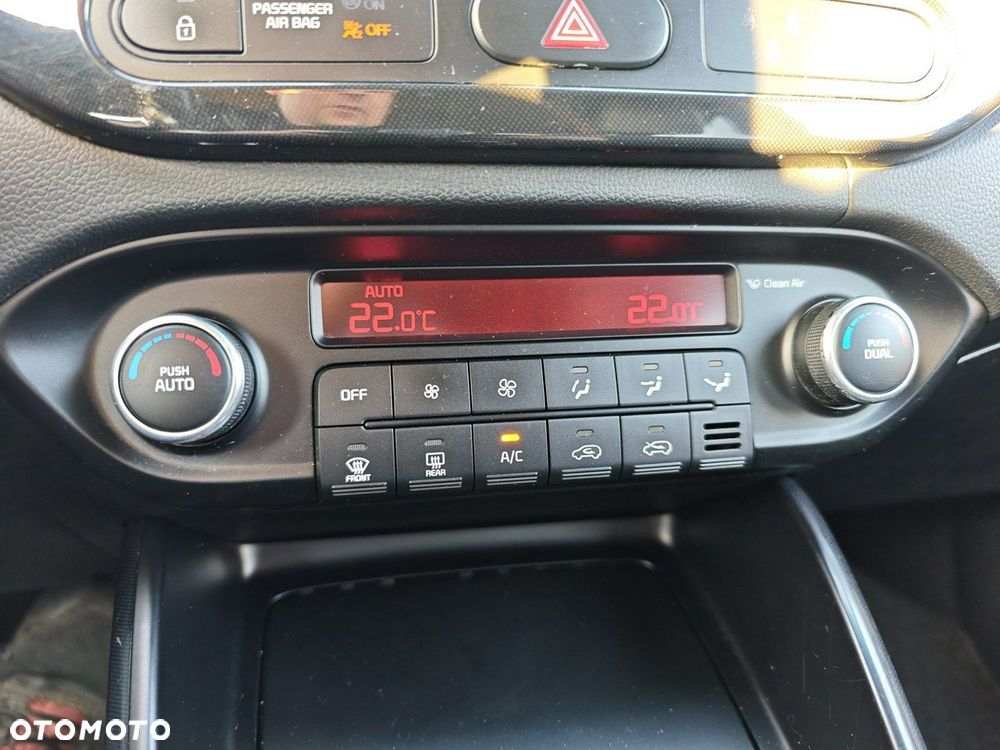 Kia Carens 1.6 GDI XL 7os - 23