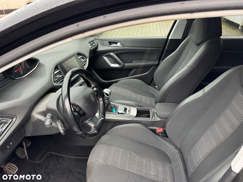 Peugeot 308 1.2 PureTech GPF Allure S&S - 13