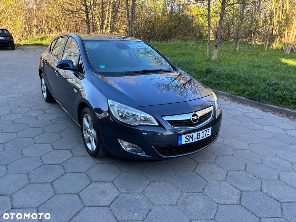 Opel Astra 1.6 Design Edition - 1