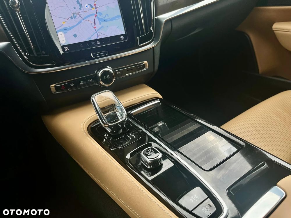 Volvo V90 T6 AWD Plug-In Hybrid Plus Bright - 28