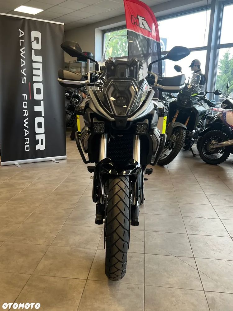 QJMOTOR SRT 600SX - 3