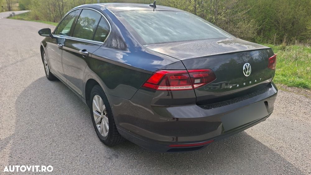 Volkswagen Passat 1.6 TDI SCR DSG Comfortline - 2