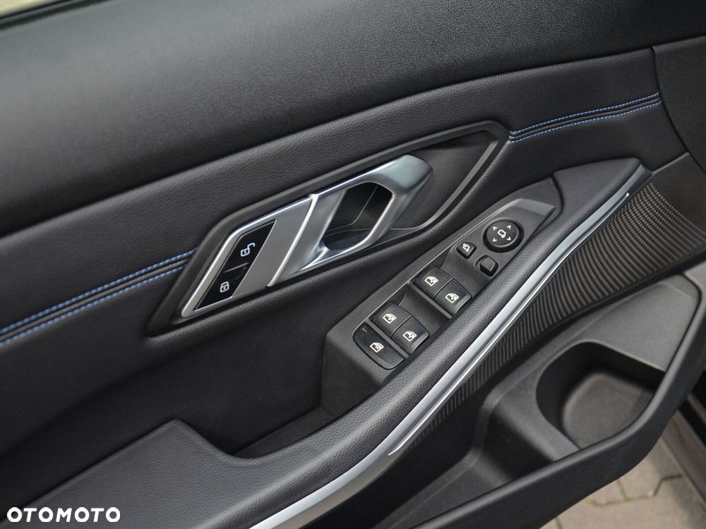 BMW Seria 3 320d xDrive M Sport sport - 16