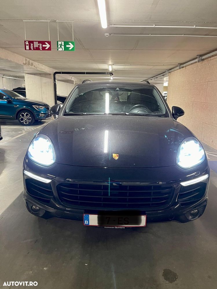 Porsche Cayenne - 1