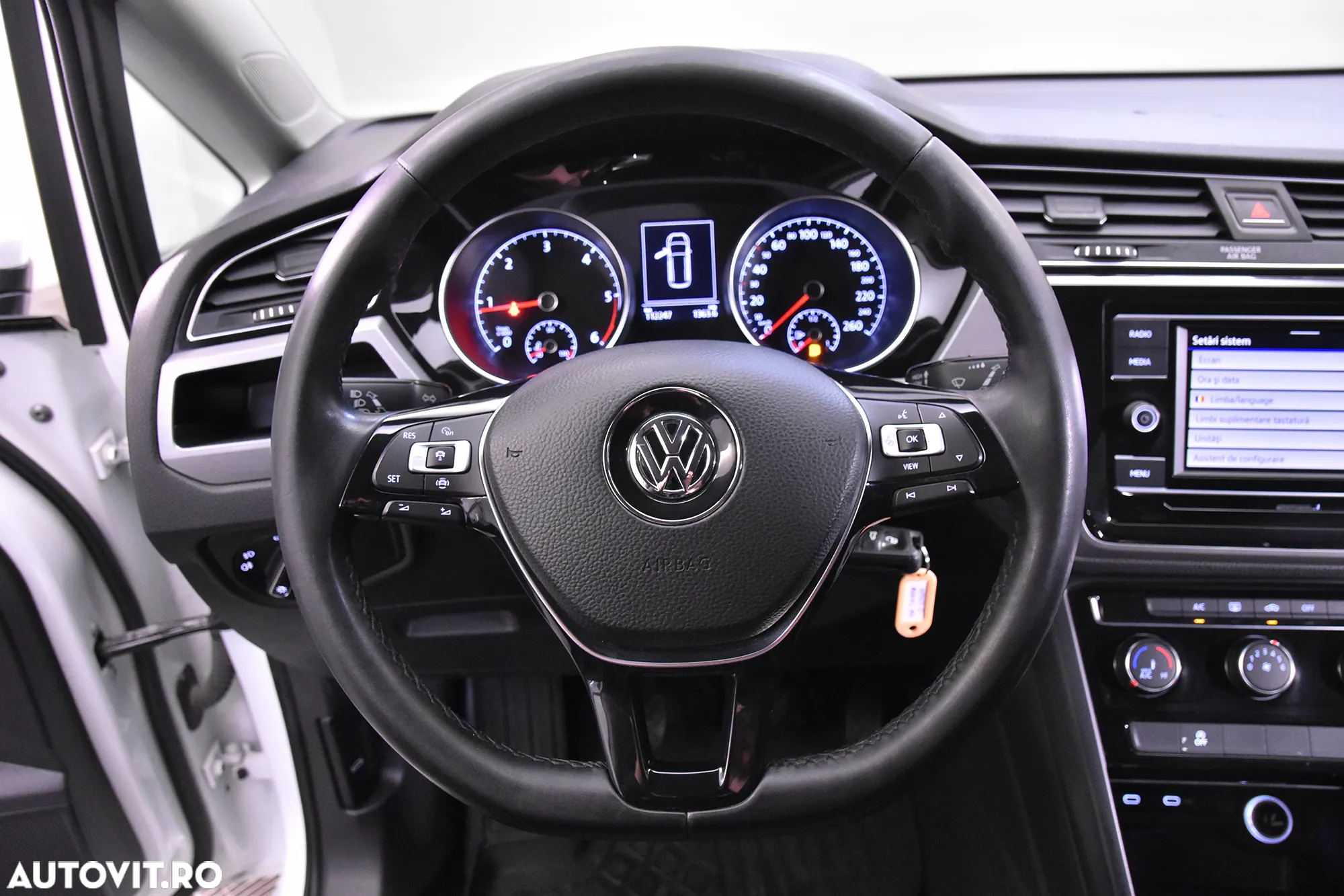 Volkswagen Touran - 16