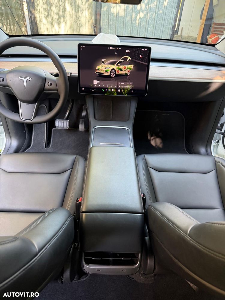 Tesla Model Y - 6