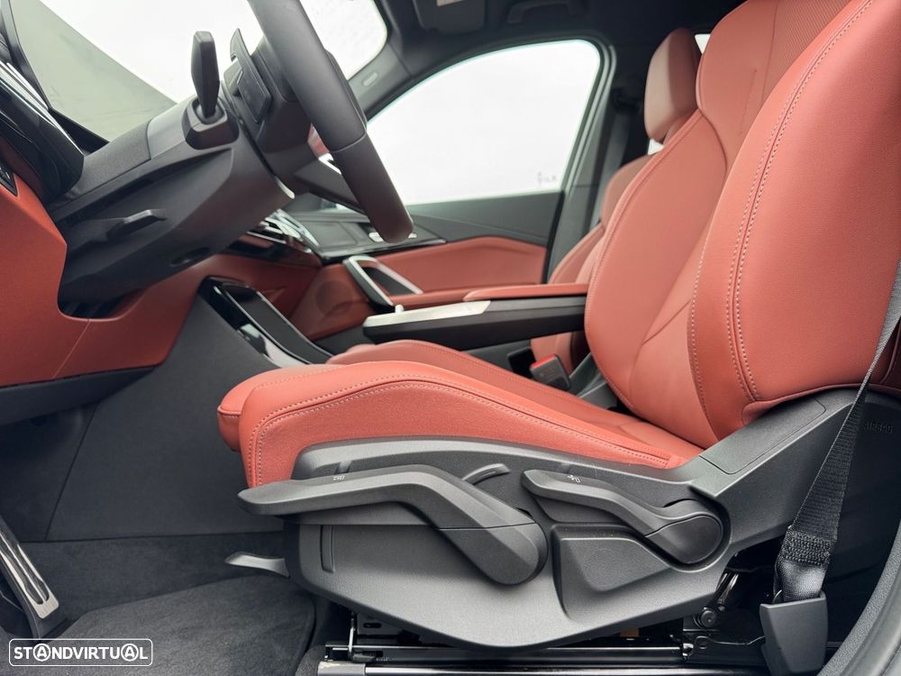 BMW iX1 eDrive20 Edição Desportiva M - 12