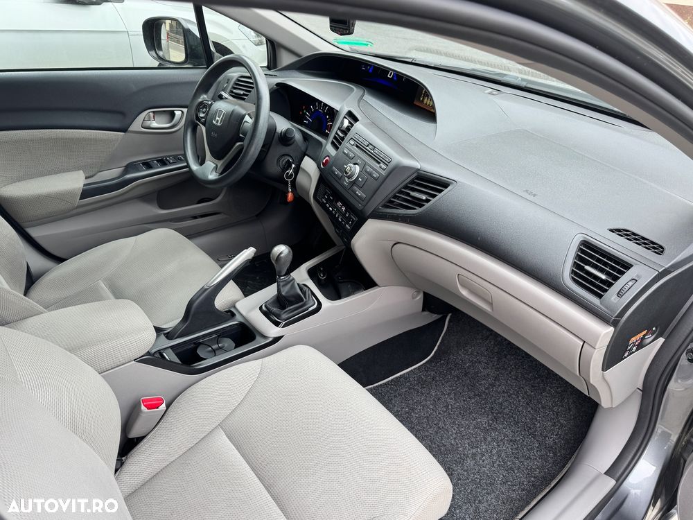 Honda Civic 1.8 i-VTEC MT Elegance Winter Pack - 9