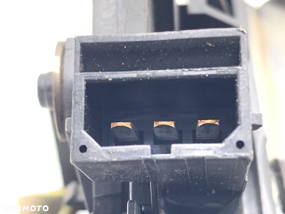 KLAMKA KLAPY TYŁ  AUDI A3 (8L1) 1996 - 2006 1.6 74 kW [101 KM] benzyna 1996 - 2003 8D9827565H/J - 4