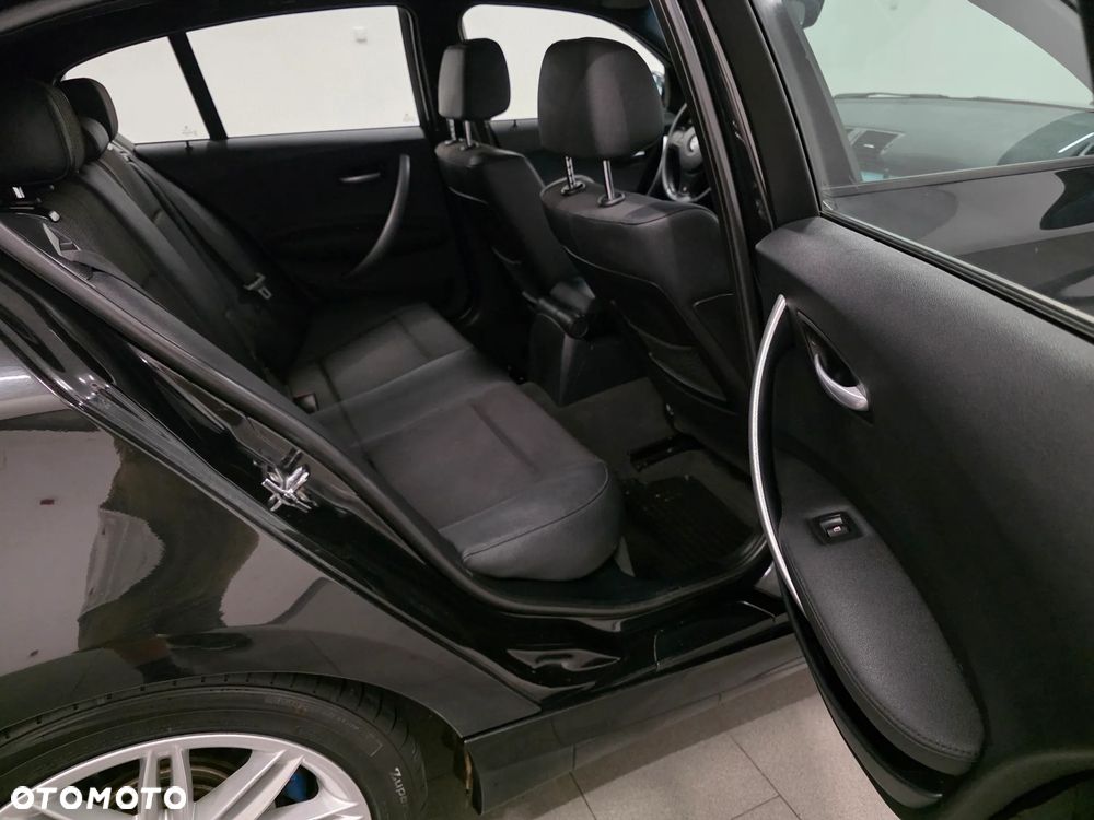 BMW Seria 1 120d - 26