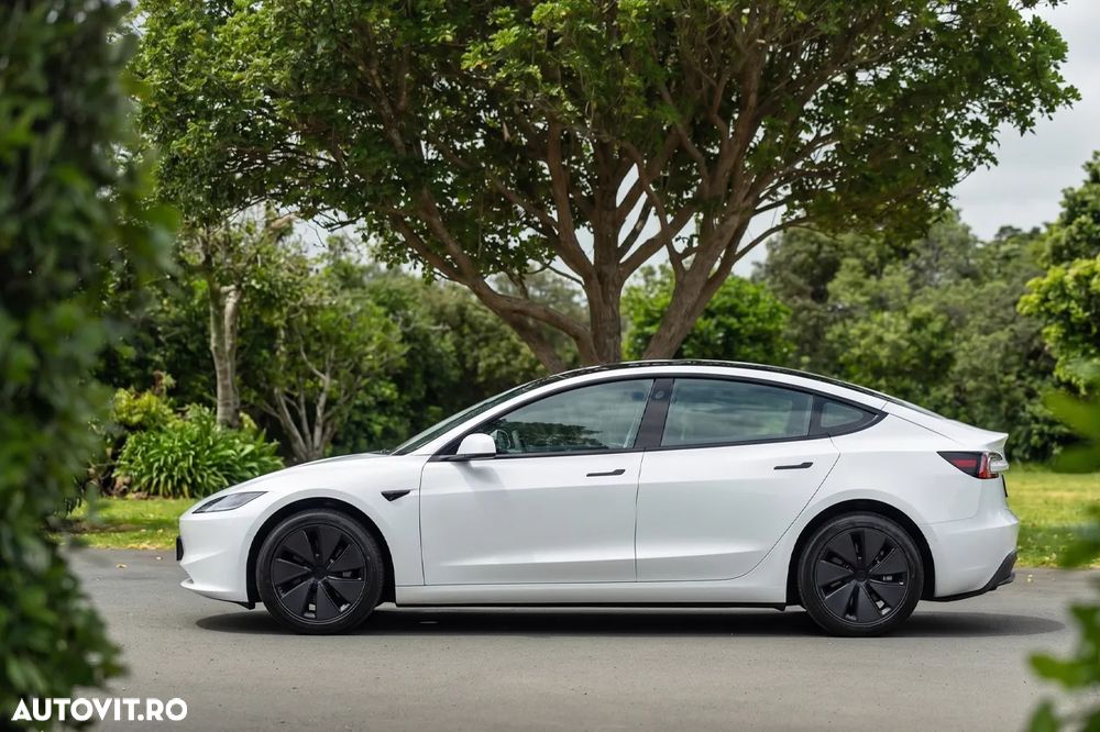 Tesla Model 3 Long Range - 11