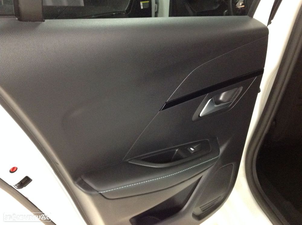 Peugeot 208 1.2 PureTech Allure - 22