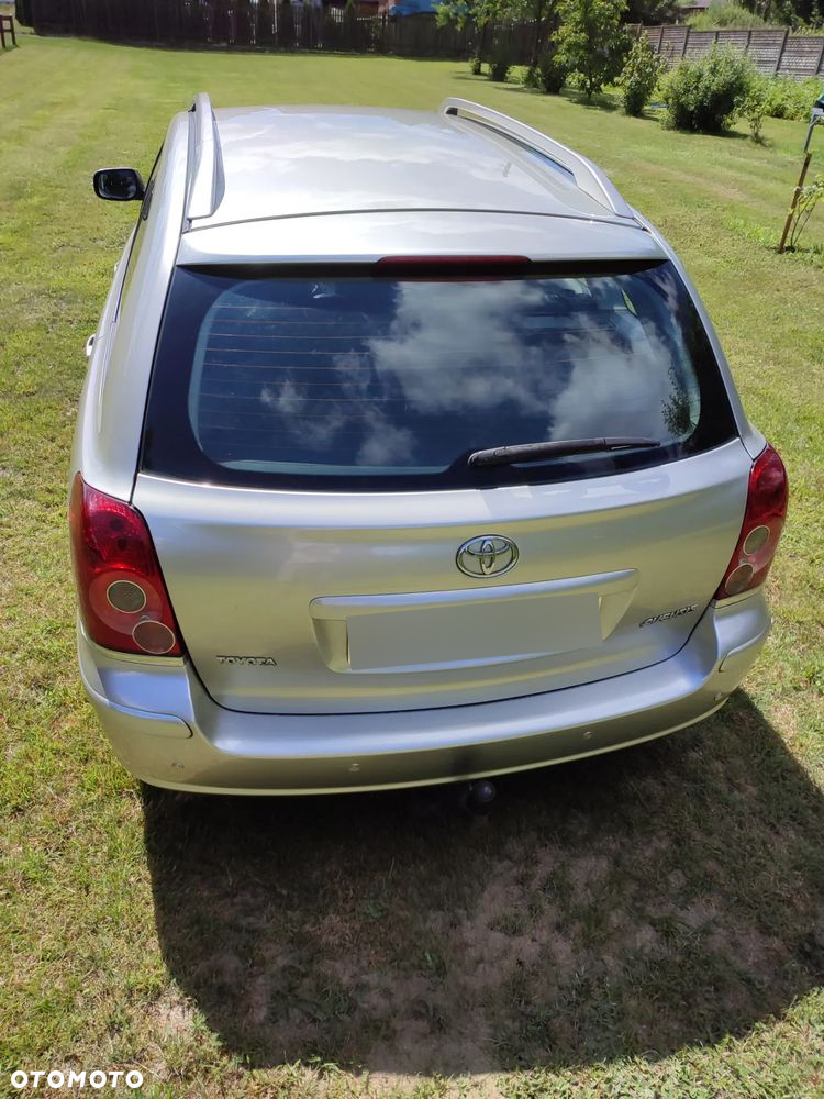 Toyota Avensis 1.8 VVT-i Luna - 3