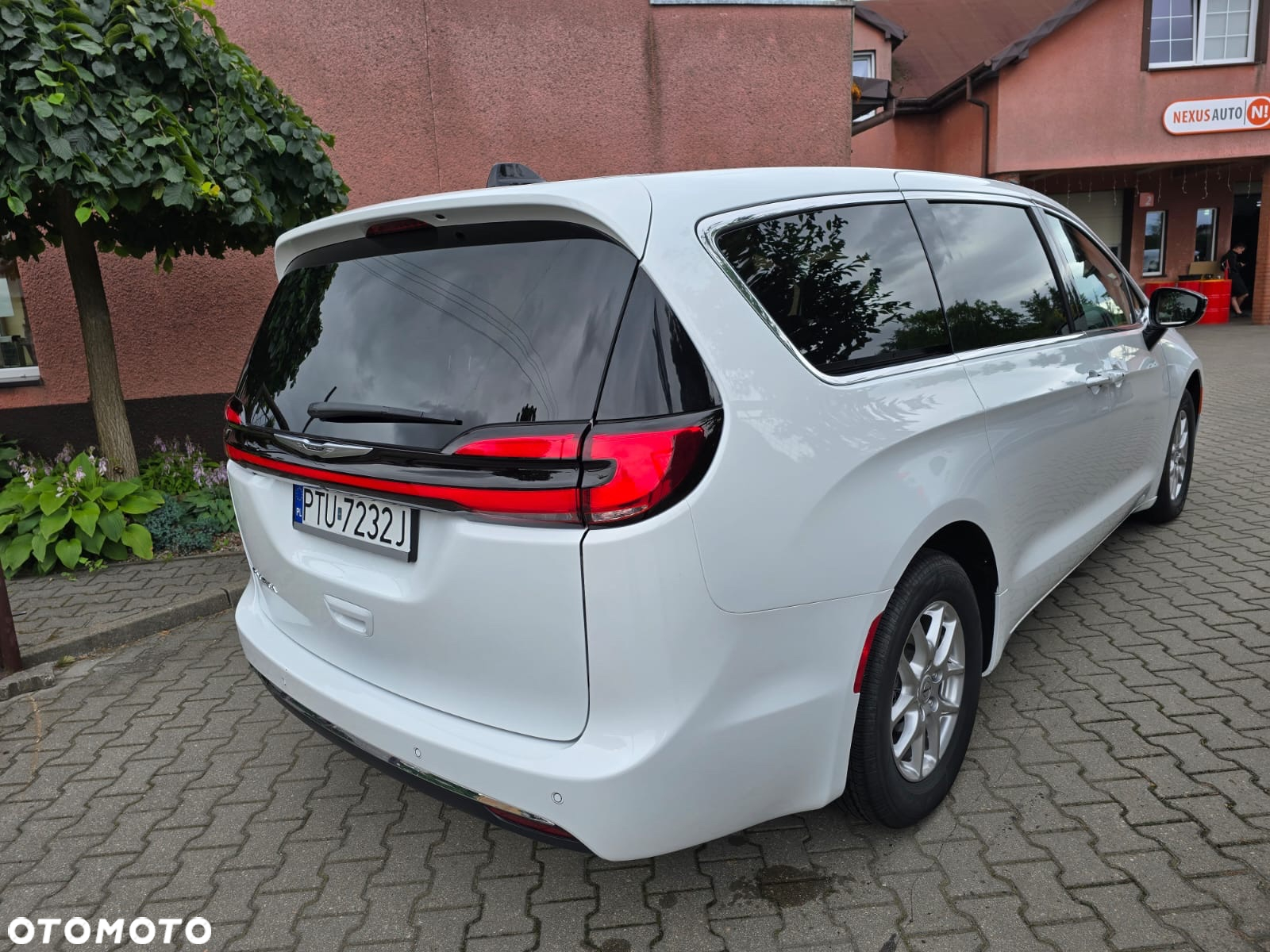 Chrysler Pacifica - 3