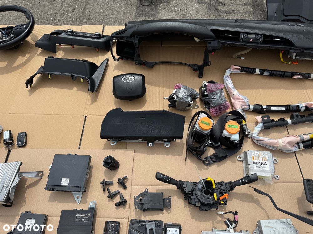 TOYOTA HILUX  a 8 VIII  LIFT CZĘŚCI kierownica z tempomatem wszystkie   2015- Radio    1300zl / 86140-OK620 138000-6050H101 BQ800962 FT0078A 10R-04  Moduł nawigacj 400zl / QNG-BE2808  6434C-BE2808  TA-2014 202-SMB033   Sterownik moduł napędu 300zl  89533-71092 363811-12720   Moduł kamera radar asystent 300zl  MFC430TA 8646C-OKO20   62A669-000 89990-0K081  -300zł   88650-0K560 MA277400-6930  -200zł   Sensor radar distronic acc 1400zl  88210-OKO50  Moduł zamka centralnego 150zl  89740-OKO40 61B921-000  MODUL STEROWNIK START STOP -400zl  8926A-OKO10 219002-3230   89784-F4020 200zl  POMBA ABS  700zl  116040-48230 89541-71810  MODUŁ STOP AND START 600zl  89260-0K062 219001-4640   STEROWNIK MODUL WTRYSKU ENGINE CONTROL 3400 zł   89666-0KW12 SZ276100-5300   MODUŁ POZIOMOWANIA REFLEKTORÓW 200zł  89960-71050 35600-70567 88QkX375957   Gateway 250zl  89100-71010 5012-9894   Przepływomierz 2.4 -100zl 22204-30030 197500-0030   081-0H86 -200zl   Wentylator 400 184721 B453771   Rezystor wentylatora silnika dmuchawy 350  499300-2250    89960-71050 35600-70567  88QKX375957    Obudowa panel ramka radia 200zl 55420-kk140  Moduł bezpieczników skrzynka zestaw startowy zestaw do odpalenia hilux 8 2.4  89221-0K011 82730-OK520   Licznik zegary 83800-FD290-B 800  Przełącznik zespolony taśma zwijak manetka 1117732 -800zl   Przelacznik napędów reduktora M57265 -150zl   sensor air bag 89170-0K841 RA 231000-8551 -1000zl   Zestaw konsola pasy deska rozdzielcza toyota hilux 8 oryginalna 3300zl   Moduł przekaźnik świec żarowych 28551-0E010 150zl   panel klimatyzacji 400 zł 55900-0KB10 6440888a  oslona konsoli 200zl  55407-kk071 55414-kk04   Lewarek zmiany biegów automat 350zł  A004 16AUG18   Pedal hamulca 150zł   ramiona wycieraczek mechanizm wycieraczek 350zl 85110-0K171 AE159300-7070  Nagrzwnica 700zl  87010-0KG90  Lewarek 200 zł   kurtyny prawa lewa L9XN8251623 1L0V62718Q3H  TG11E01001  00589-P1-000194  1500sztuka   55303-KK040 stelaz konsoli 300   55607-kk020 osłona pod konsole 50 zł   55642-KK020 66995-KK020 55618-kk040 66995 -Kk040 55618-KK060 -100zl   Instalacja elektryczna skrzynka bezpieczników cena do dogadania   82169-kk020  82143-KK670 82199-KK561 82138-KK081 82121-KKK51-A  82171-KK141  Ab 111-59ibw2-r 7432472-ab   SZYBKA WYSYŁKA PARAGON FAKTURA MOŻLIWOŚĆ DOSTAWY W TEN SAM DZIEN U CIEBIE POSIADAMY WIELE CZĘŚCI DO TEGO MODELU  I - 20