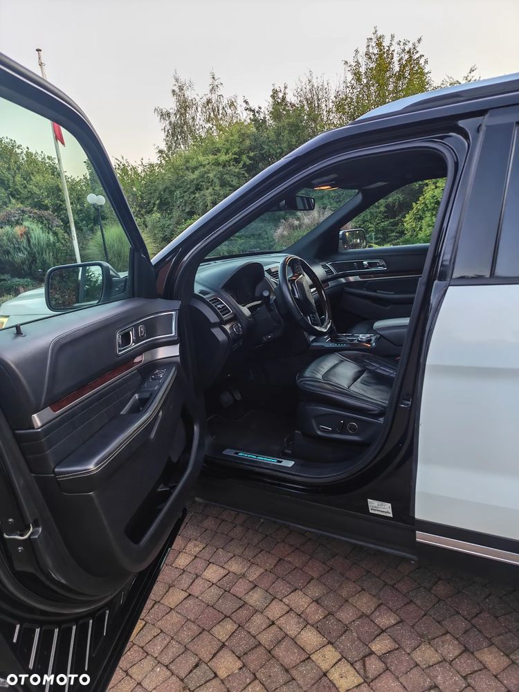 Ford Explorer - 33