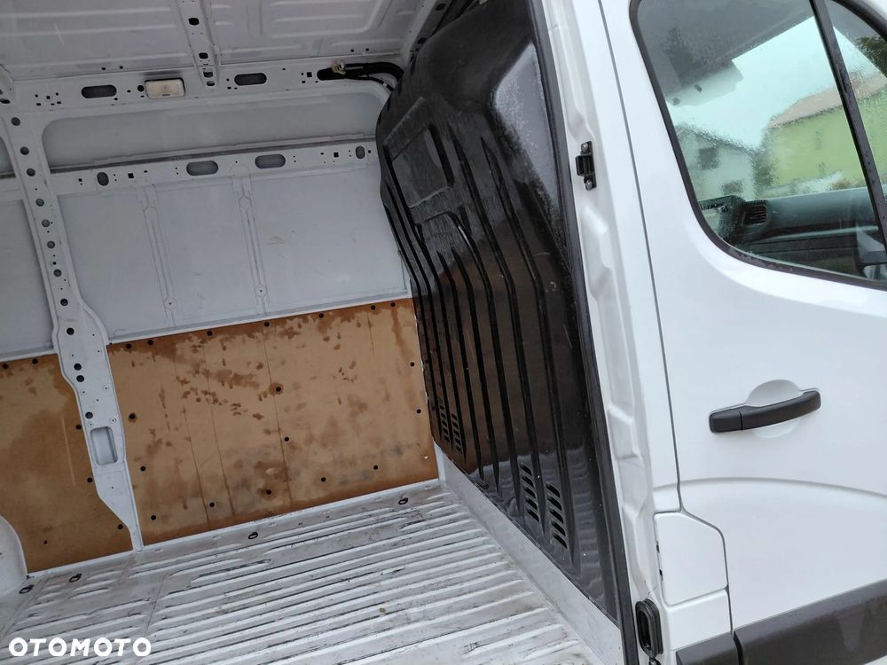 Nissan Interstar - 16