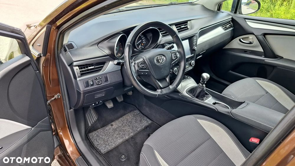 Toyota Avensis 2.0 D-4D Premium - 23