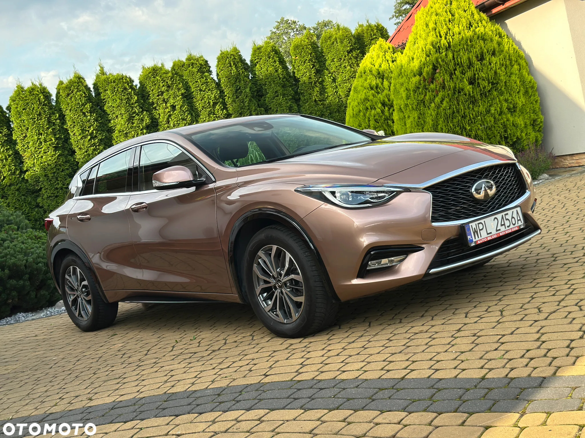 Infiniti Q30 1.5d Premium Tech Cafe Teak - 36