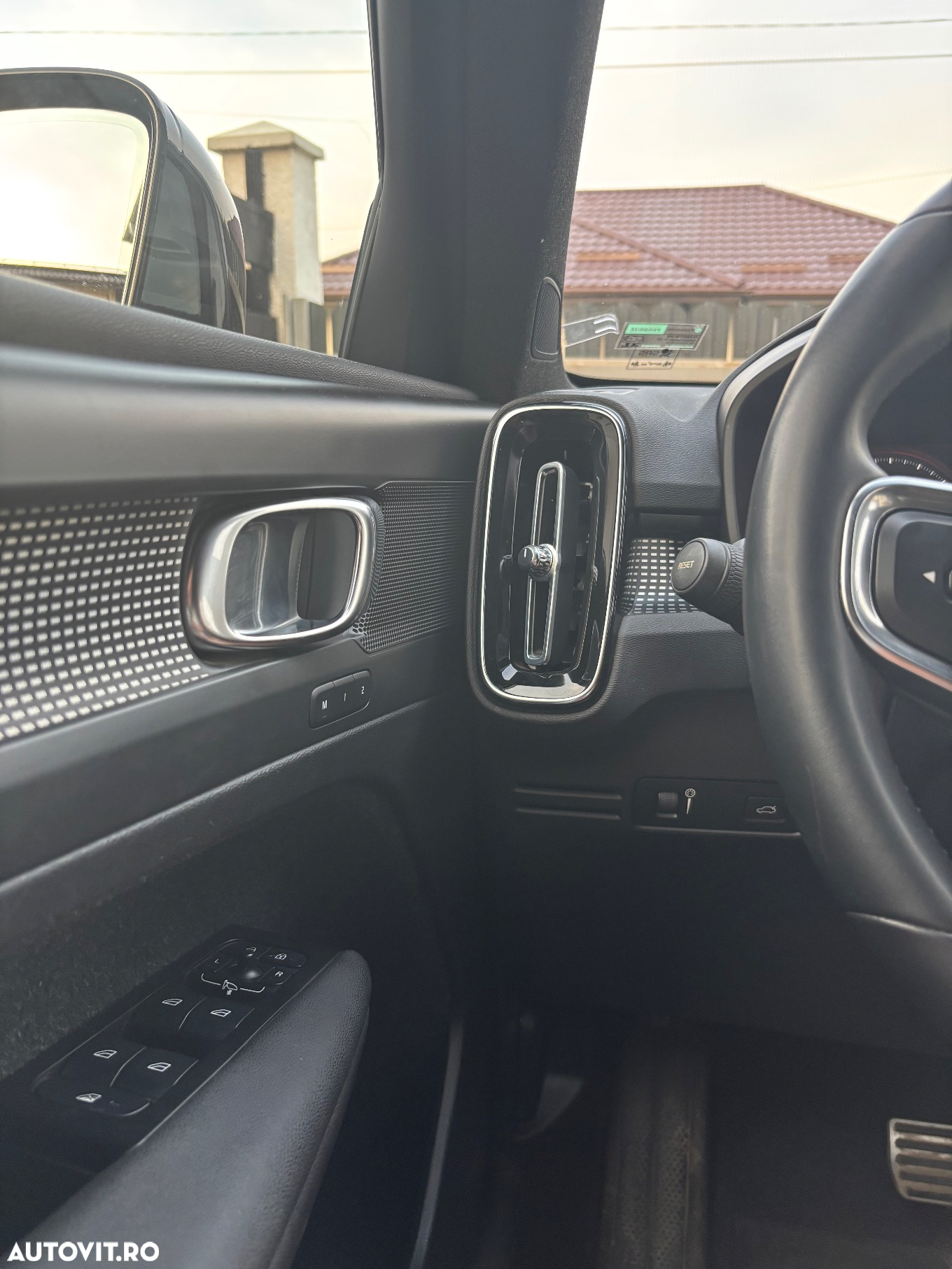 Volvo XC 40 B4 AT8 AWD Mild Hybrid R-Design - 21