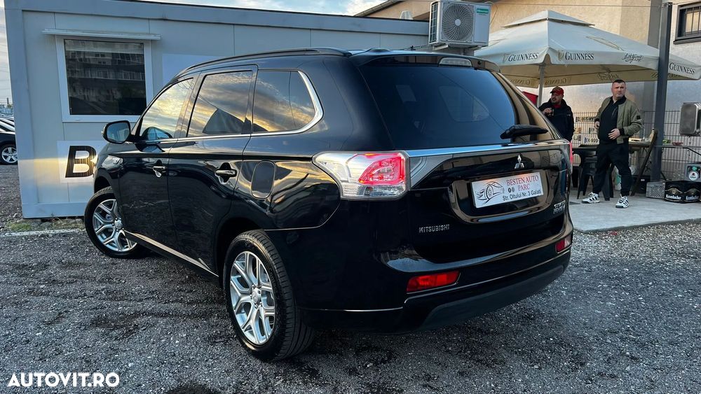 Mitsubishi Outlander - 38