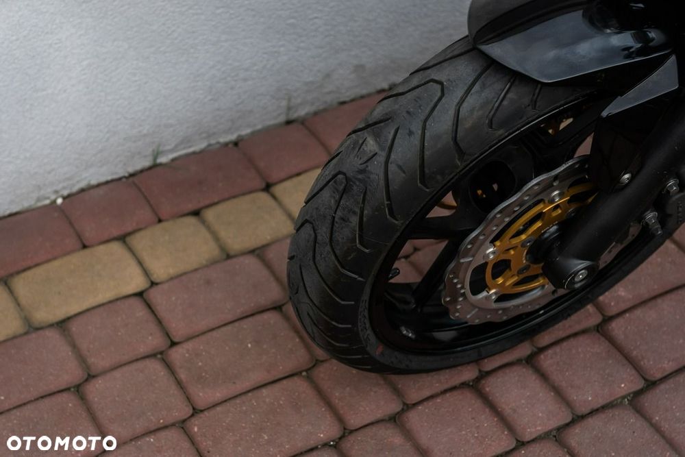 Kawasaki ER - 8