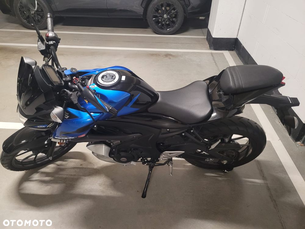 Suzuki GSX - 6