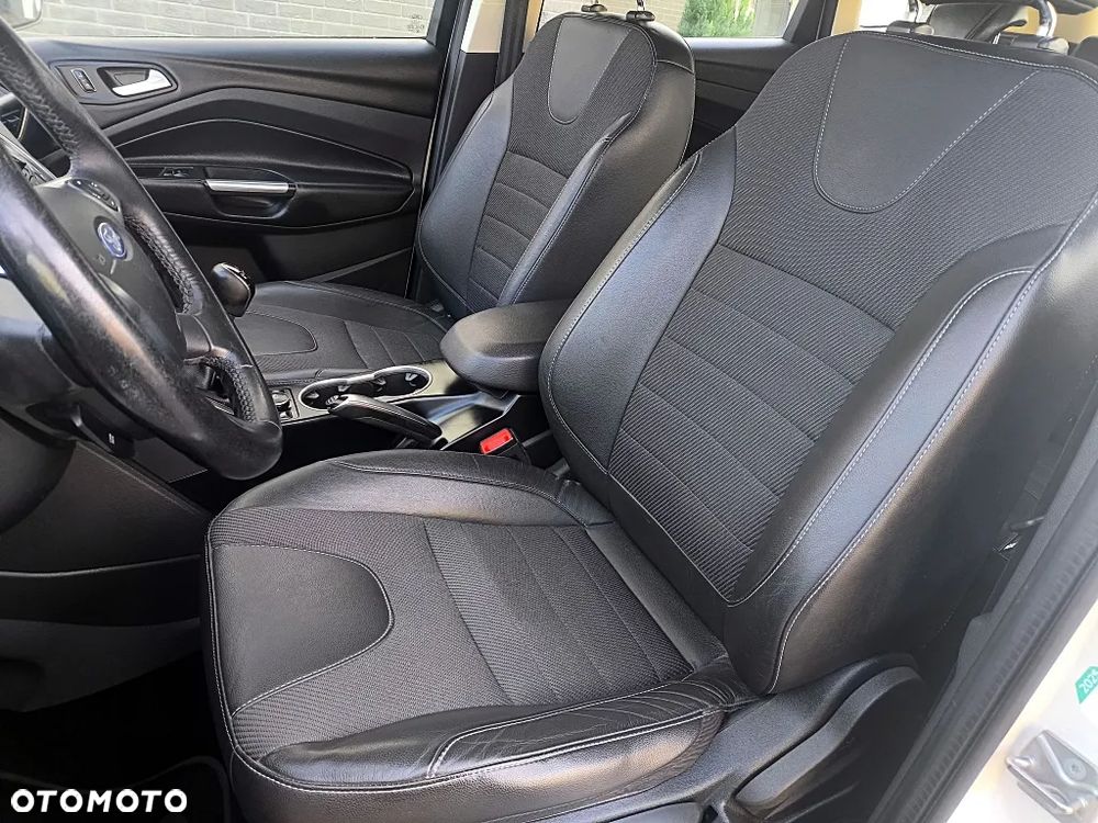 Ford Kuga 2.0 TDCi 2x4 Titanium - 2