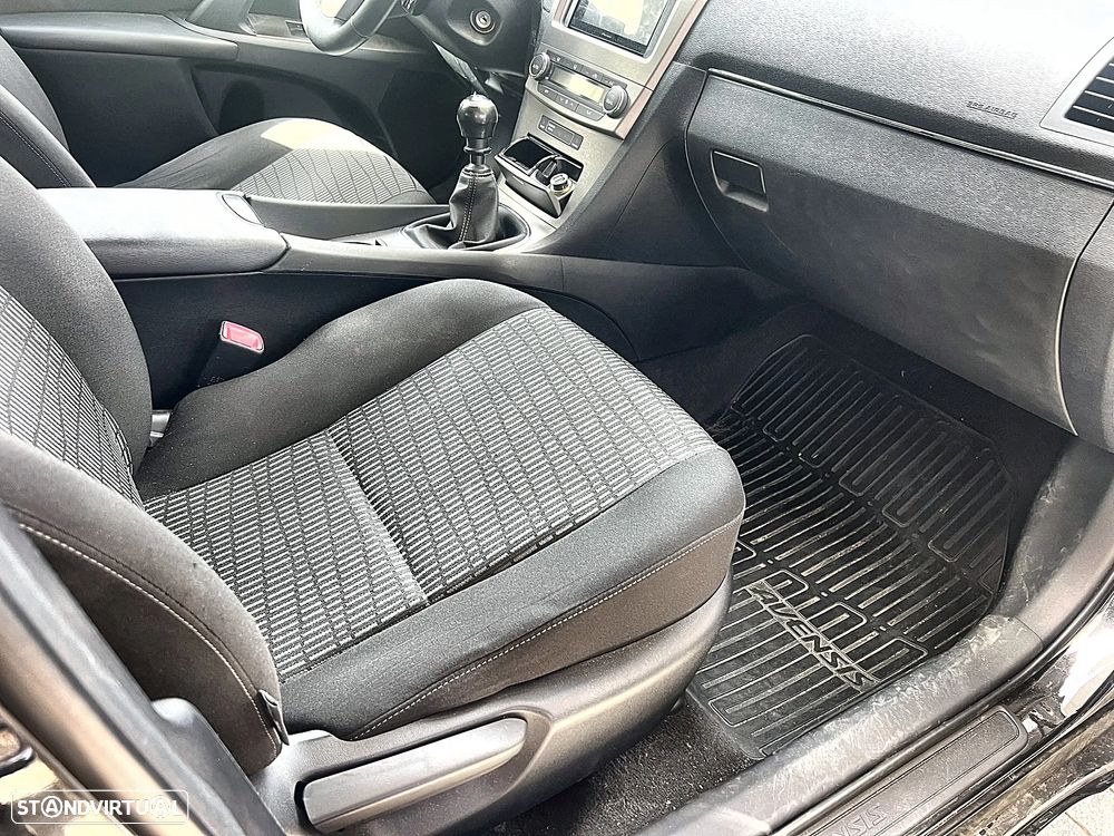 Toyota Avensis SW 2.2 D-4D - 26