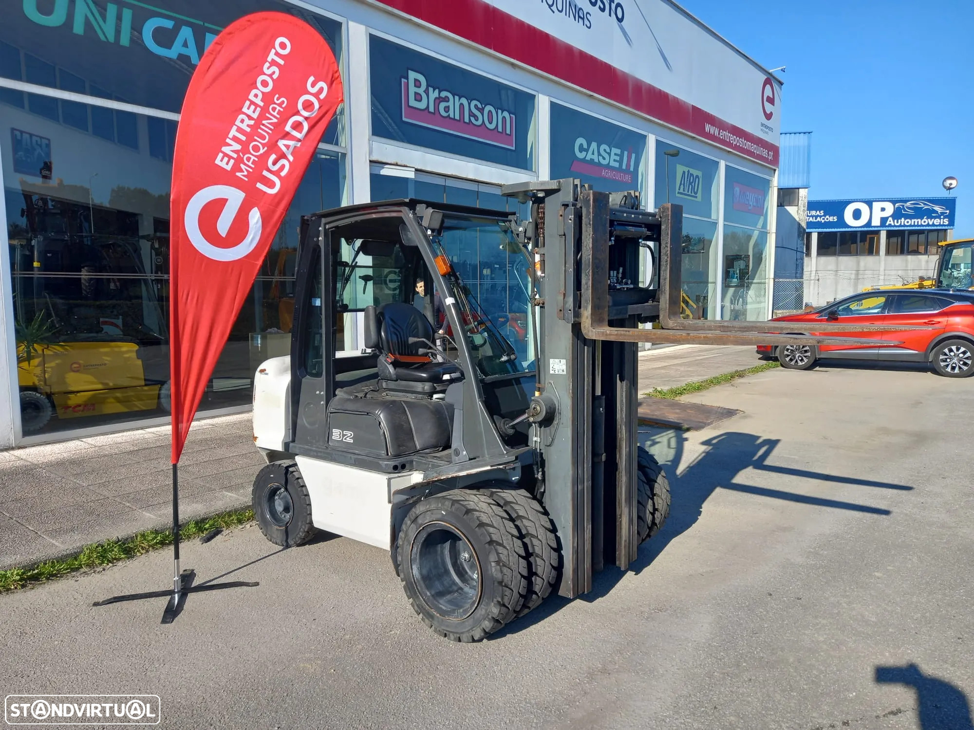 Nissan D32  triplex 4.75 m diesel 3200kg rodado duplo - 4