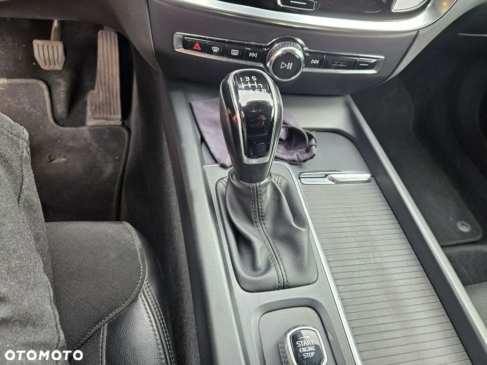 Volvo V60 D3 Momentum Pro - 12