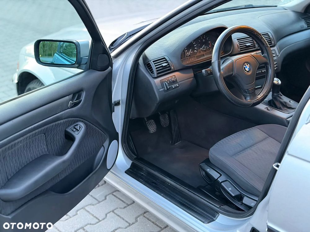 BMW Seria 3 318i - 11
